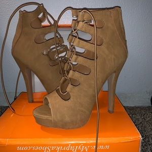 Tan/Congac Heels